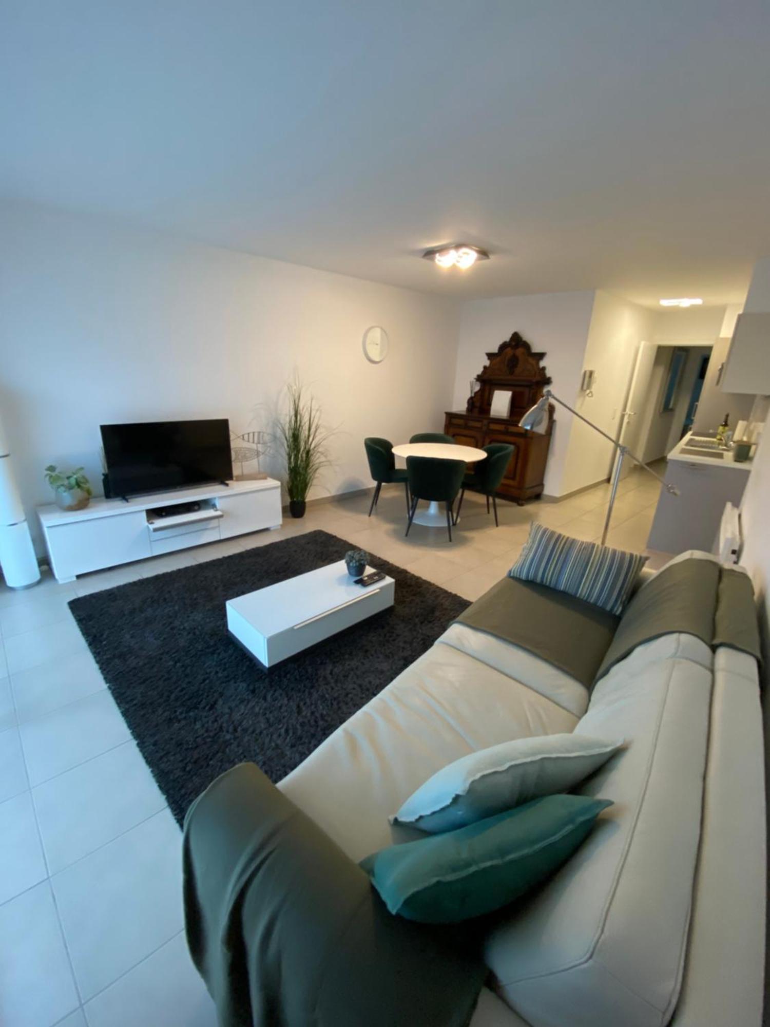 Gezellig Modern Appartement Met Optie Garagebox En In De Buurt Van Strand, Winkels En Restaurants Ostend Luaran gambar